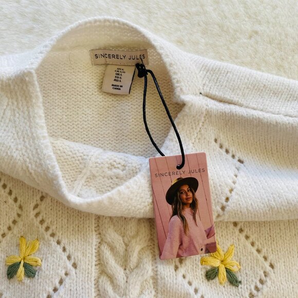Sincerely Jules White Sweater Vest Sleeveless Sweater Flowers size Large - Picture 8 of 10
